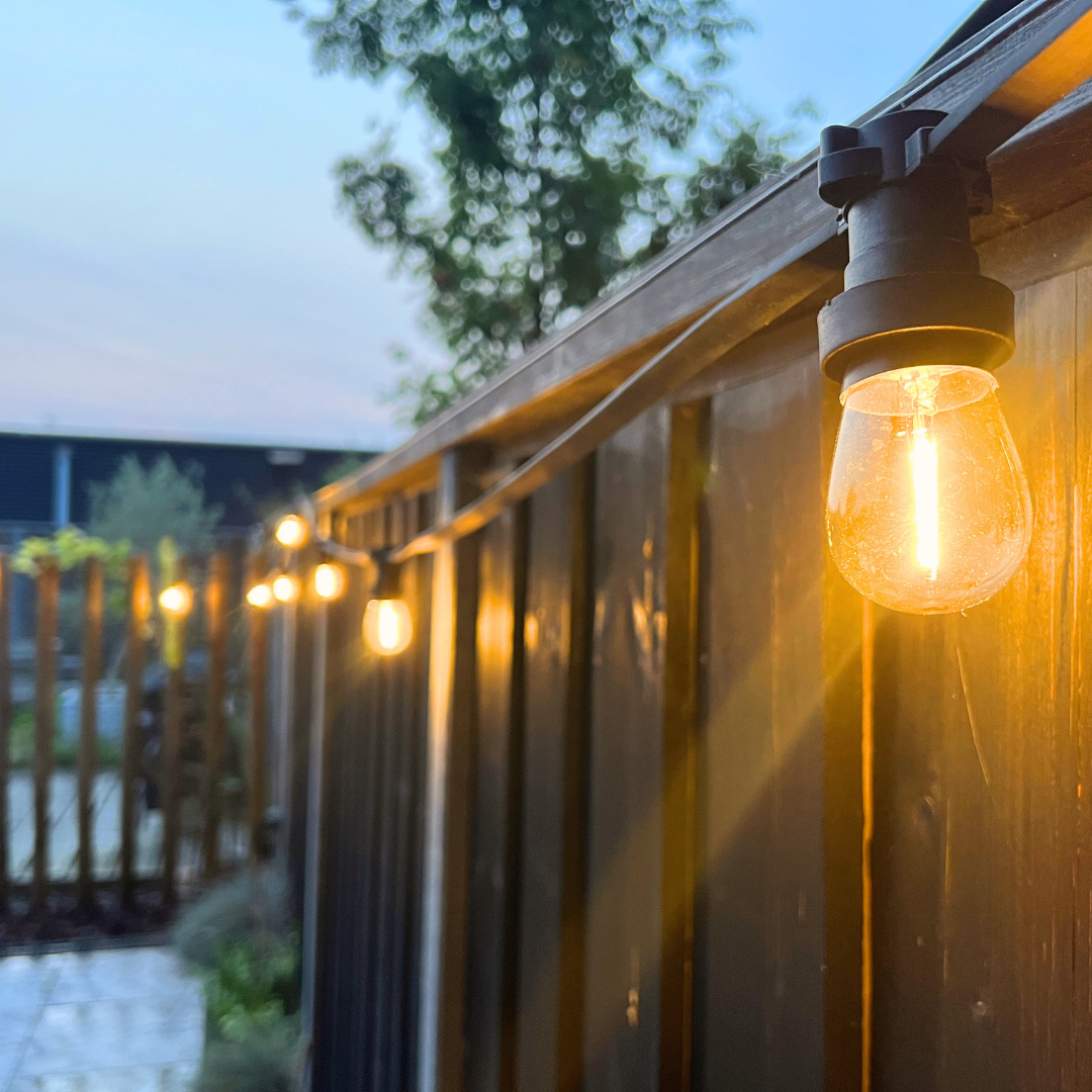 10 meter professioneel lichtsnoer met 10 peervormige LED lampen + 2 meter aansluitsnoer